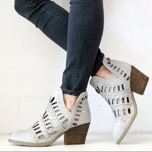 Muse & Cloud Arcadia Ice Grey Ankle Boots Booties